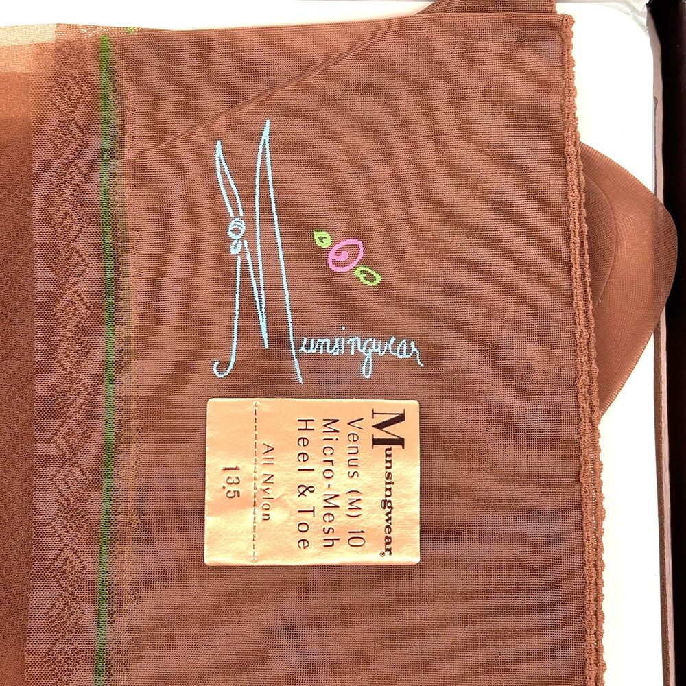 Vintage Munsingwear 3 Pairs Nylon Stocking Size 10 Nylons Garter Hosiery Boxed